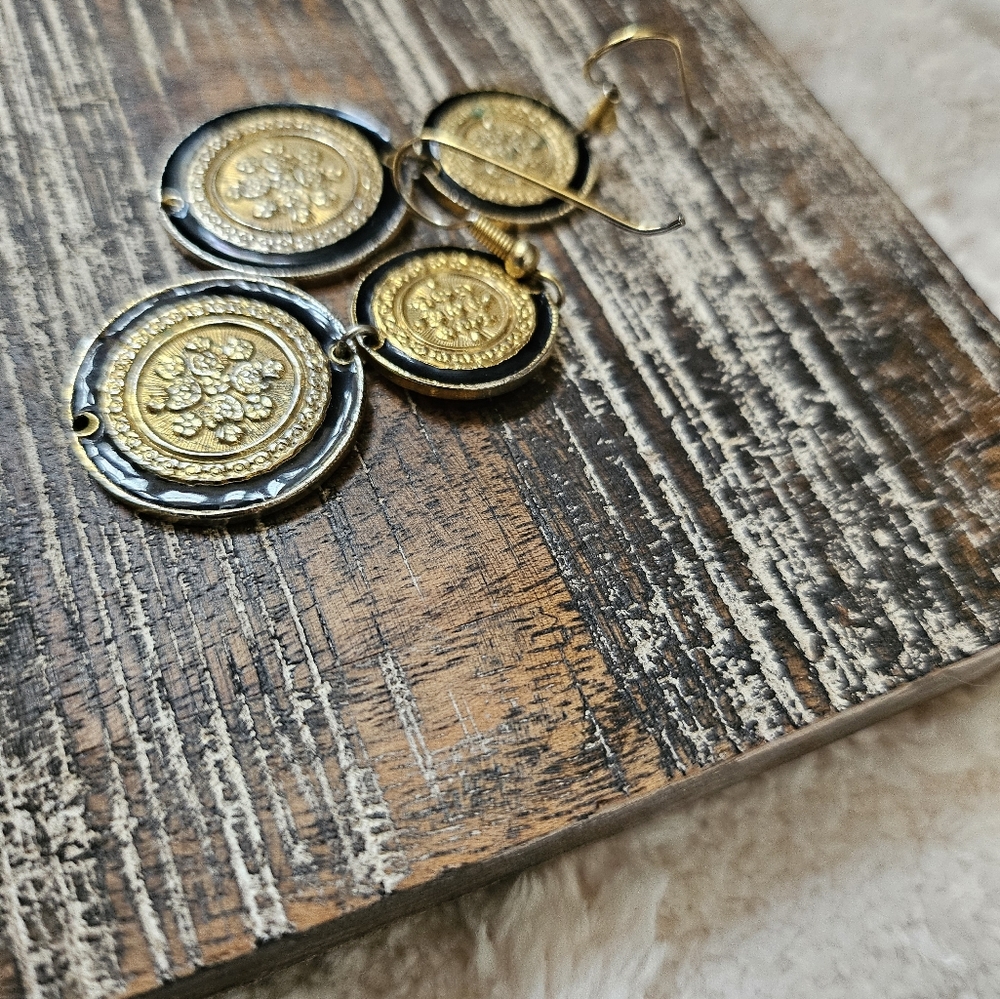 Vintage Coin Style Enamel Austria Earrings - Picture 3 of 12